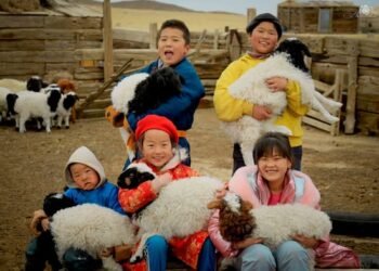 ЦАГ АГААР: Нутгийн баруун хойд хэсгээр бороо, цас орно 