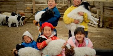 ЦАГ АГААР: Нутгийн баруун хойд хэсгээр бороо, цас орно 