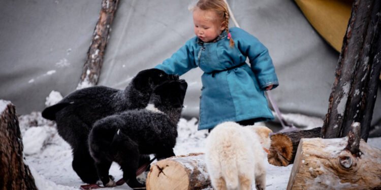 ЦАГ АГААР: Ихэнх нутгаар хүчтэй салхи, шороон болон цасан шуурга шуурна