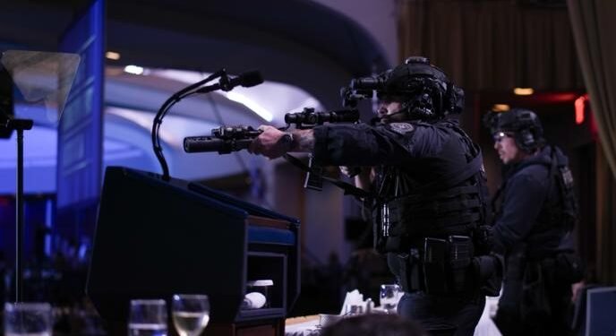 Трамп амьд, буудсан этгээд баривчлагдсан: Хэргийн эргэн тойронд