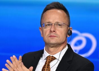 Унгар Украиныг сэжиглэв