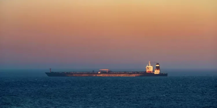 Ираны супертанкер АНУ-ын тэнгисийн бүслэлтийг сэтэлжээ