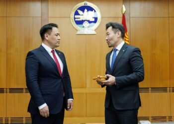 Шадар сайд Х.Ганхуяг шинээр томилогдож буй Шадар сайдад ажлаа хүлээлгэн өгч, амжилт хүслээ