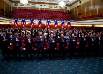 Ардчилсан намд “Элсний 13” дахин мэндлэв үү, эсвэл эрх мэдлийн төлөөх төөрөгдөл үү?