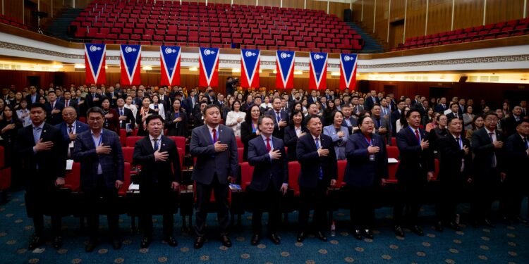 Ардчилсан намд “Элсний 13” дахин мэндлэв үү, эсвэл эрх мэдлийн төлөөх төөрөгдөл үү?