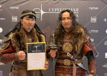 Монголын уран бүтээлчид “Мөнгөн илд” цом хүртжээ