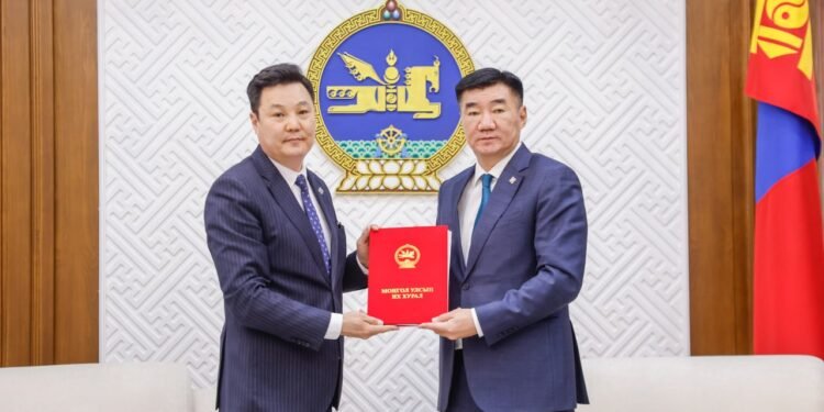 Аймаг, нийслэл, сум, дүүргийн ИТХ-ын сонгуулийн тухай хуульд өөрчлөлт оруулах тухай хуулийн төслийг өргөн мэдүүллээ