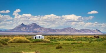 ЦАГ АГААР: Ихэнх нутгаар бороо, цас орж, цасаар шуурна