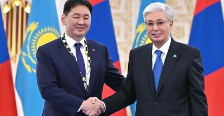 АЙЛЧЛАЛ: У.Хүрэлсүхийг Казахстан улсын төрийн дээд “Алтан бүргэд” одонгоор шагнав