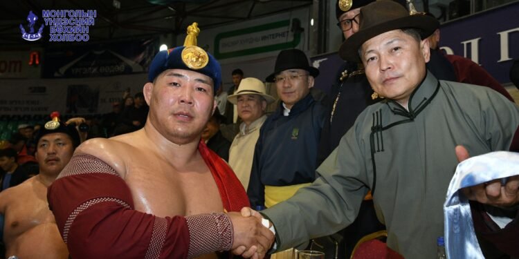 Улсын аварга О.Хангай аварга цолны хүндэтгэлийн барилдаанд түрүүллээ