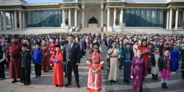 Сүхбаатарын талбайд 2235 сурагч “Тусгаар тогтнол” шүлгийг уншлаа