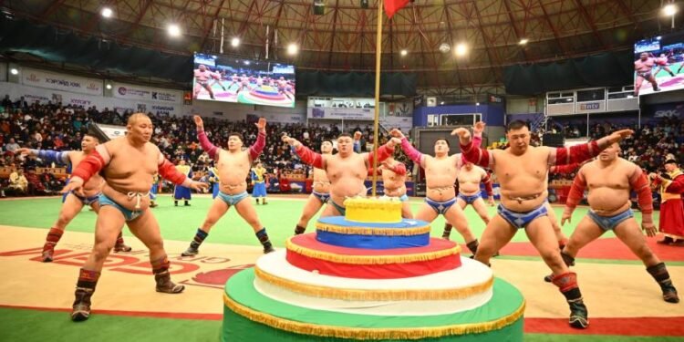 Амралтын өдрүүдэд улс, аймгийн цолтой бөхчүүдийн барилдаан болно