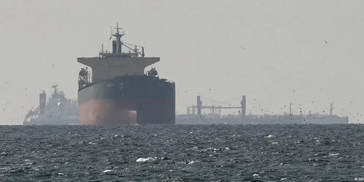 Трамп: АНУ Ормузын хоолойг “цэвэрлэж” эхэллээ