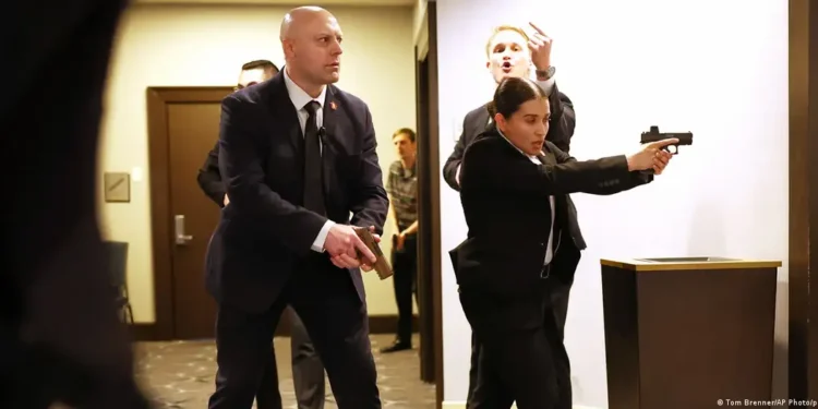 BREAKING: Буун дуу гарсны дараа Трампыг тайзнаас яаралтай буулгав