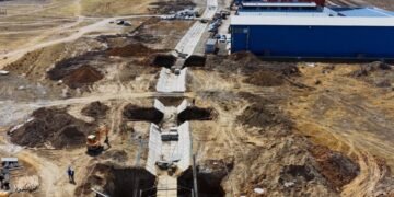 “Буянт-Ухаа”-гийн үерийн хамгаалалтын далан дээгүүр ШШЕГ руу нэвтрэх гүүр барьж байна