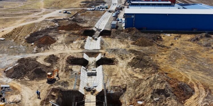 “Буянт-Ухаа”-гийн үерийн хамгаалалтын далан дээгүүр ШШЕГ руу нэвтрэх гүүр барьж байна