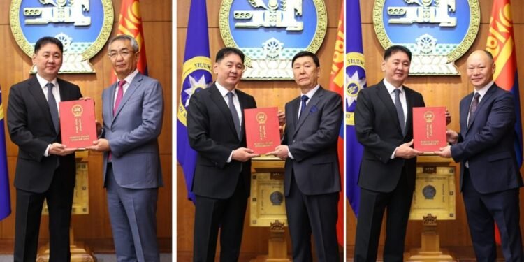 Элчин сайд нарт Итгэмжлэх жуух бичгийг нь гардууллаа