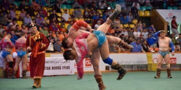 Аймгийн цолтнуудын халз барилдаанд зодоглох бөхчүүд