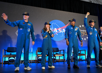 Чөлөөт уналт 5”: Сансрын нисэгчид Сарны түүхэн нислэг, дэлхий рүү буцсан сэтгэл хөдлөм мөчийнхөө тухай ярив