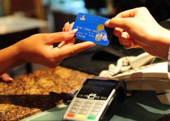 Татварын байцаагчдын 100 саяын авлигын хэрэг шүүхэд шилжлээ