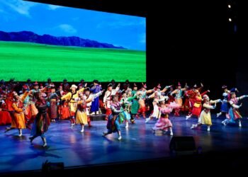 Уран бүтээлчид Астана хотноо анх удаа “Монголын сайхан орон” тоглолтоо өргөн барилаа