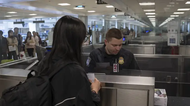 Хил дээр таны утсыг шалгах эрхтэй 7 улс