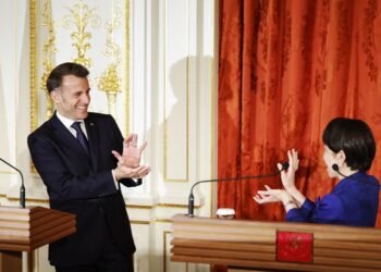 Такаичи дээд хэмжээний уулзалтын үеэр ‘омотэнаши’ үзүүлэв