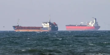 Швед улс Оросын “сүүдрийн флот”-ын танкерыг газрын тос асгасан хэргээр саатуулав