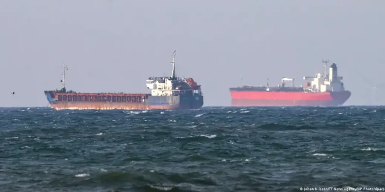 Швед улс Оросын “сүүдрийн флот”-ын танкерыг газрын тос асгасан хэргээр саатуулав