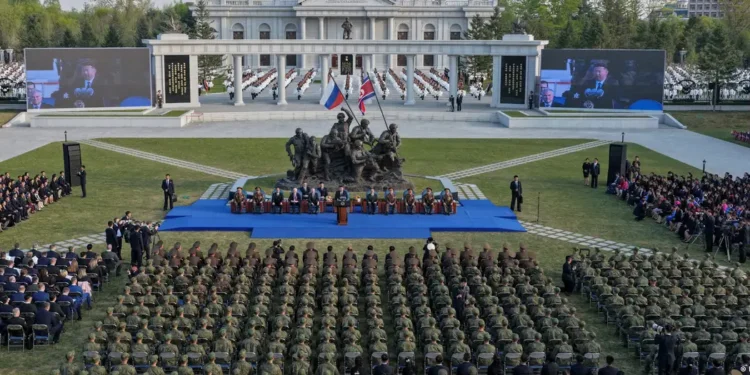 Ким Украинд амь үрэгдсэн БНАСАУ-ын цэргүүдэд зориулсан дурсгалын цогцолбор нээв