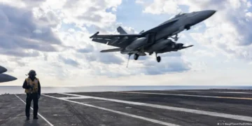 Иран АНУ-ын цэргийн онгоцыг буудан унагажээ