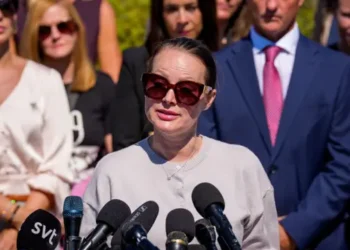 Эпштейний хүчирхийлэлд өртсөн хохирогч эмэгтэйн ноцтой мэдээлэл